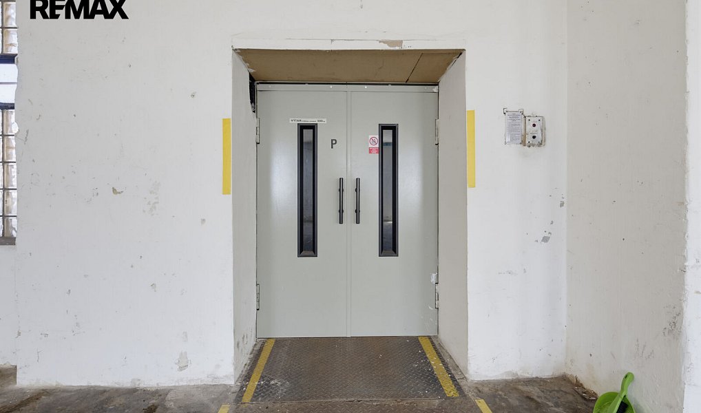 Prodej výrobních prostor 2 350 m², Aš – náhled fotky 57