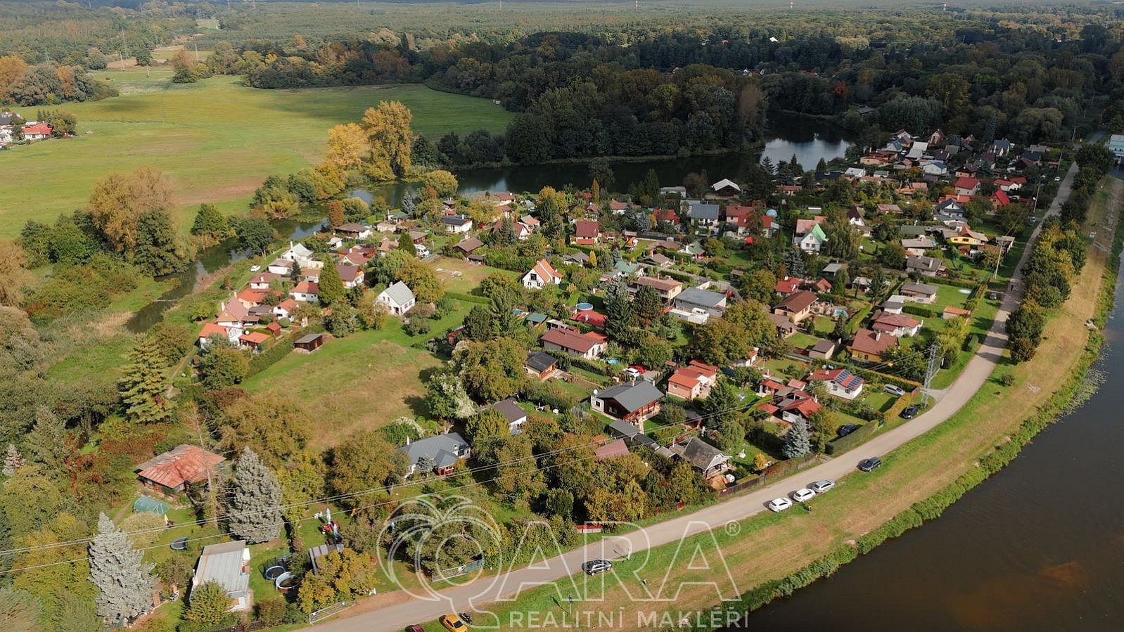 Prodej stavebního pozemku 992 m² – fotografie 3