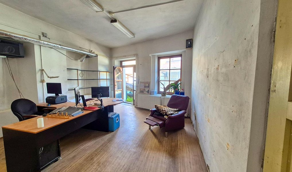 Prodej výrobních prostor 1 980 m², Kasejovice – náhled fotky 9