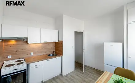 Prodej bytu 1+1 41 m², třída Edvarda Beneše, Hradec Králové - Třebeš