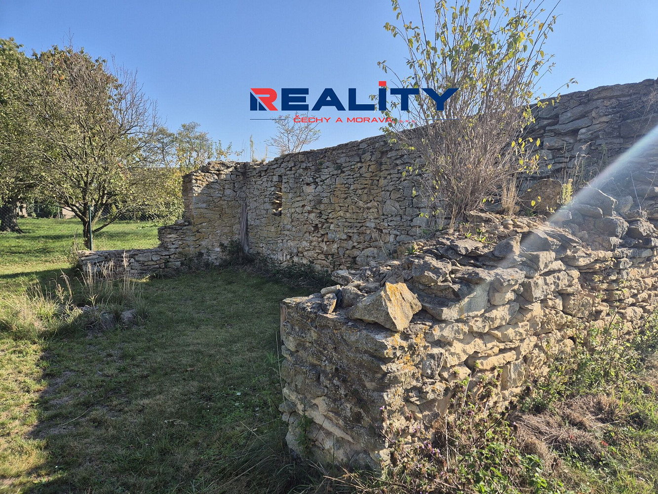 Prodej stavebního pozemku 893 m² – fotografie 4