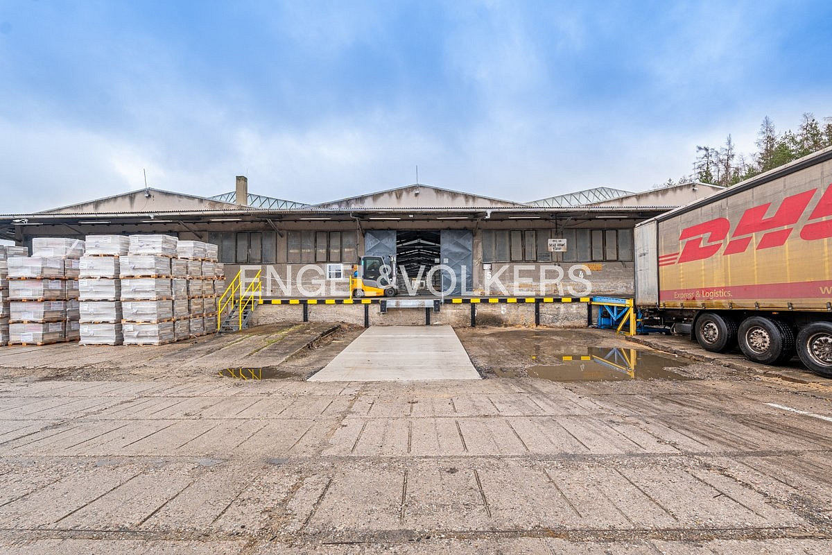 Pronájem skladovacích prostor 30 000 m² – fotografie 2