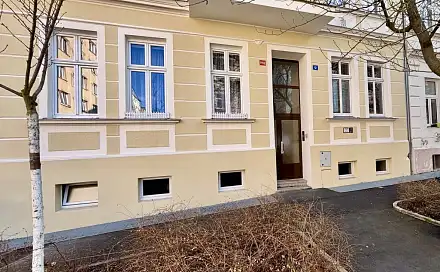 Prodej bytu 3+1 62 m², Jízdárenská, Karlovy Vary