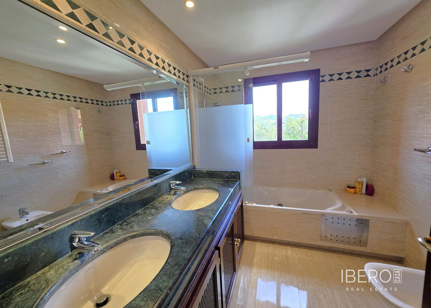Piso 4+kk – Marbella - Más