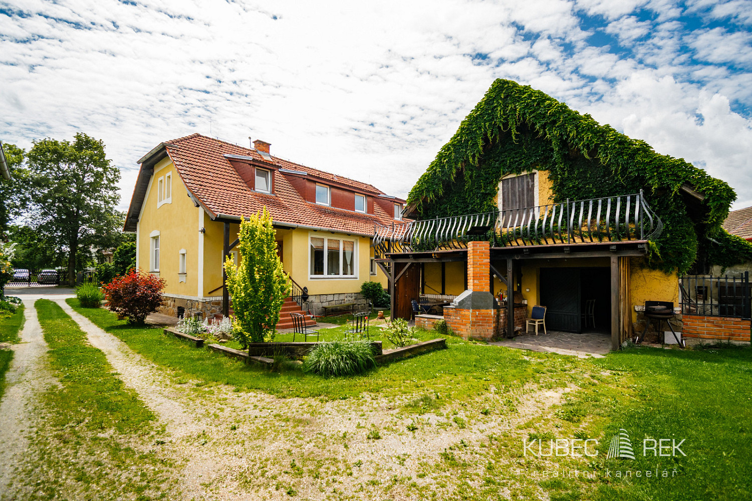 Prodej domu 240 m² s pozemkem 1 143 m² – fotografie 2