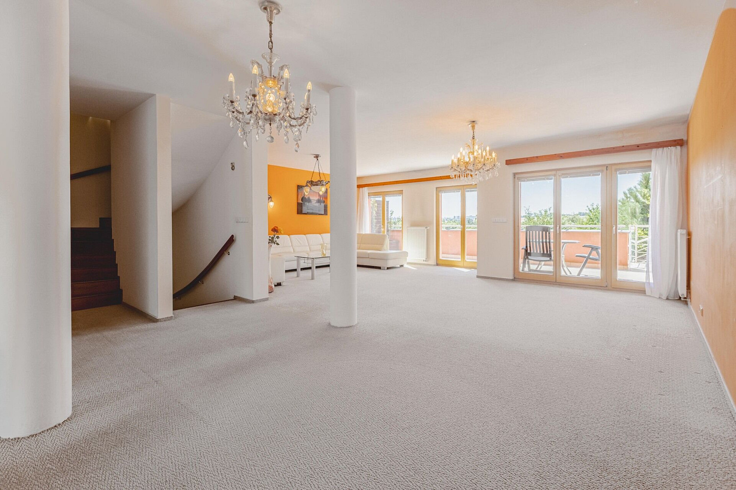 Prodej domu 330 m² s pozemkem 531 m² – fotografie 2