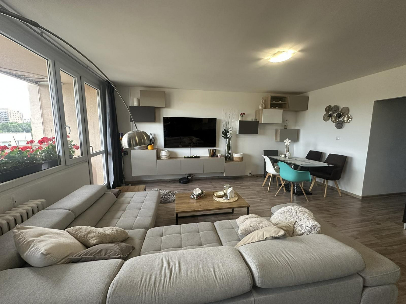 Pronájem bytu 3+kk 73 m² — photo 2