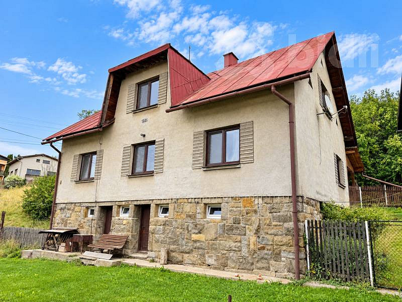 Prodej domu 110 m² s pozemkem 1 429 m²