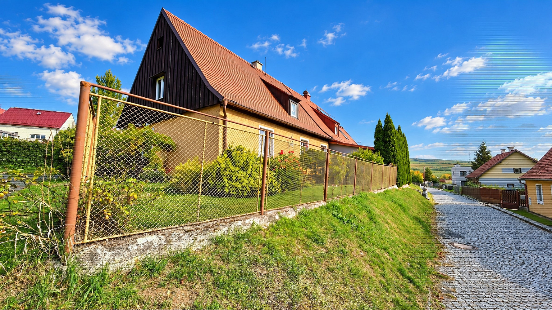 Prodej domu 151 m² s pozemkem 771 m² – fotografie 2