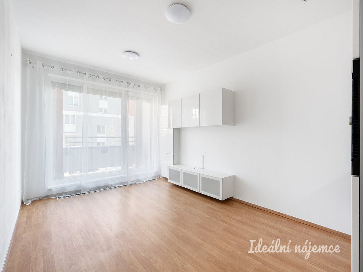 Pronájem bytu 1+kk 30 m² – fotografie 2