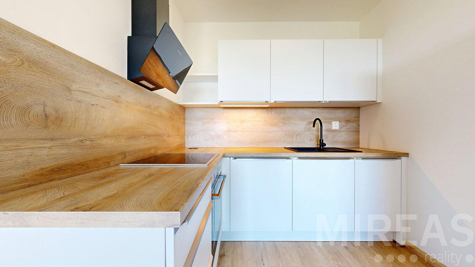 Pronájem bytu 2+kk 55 m² – fotografie 2