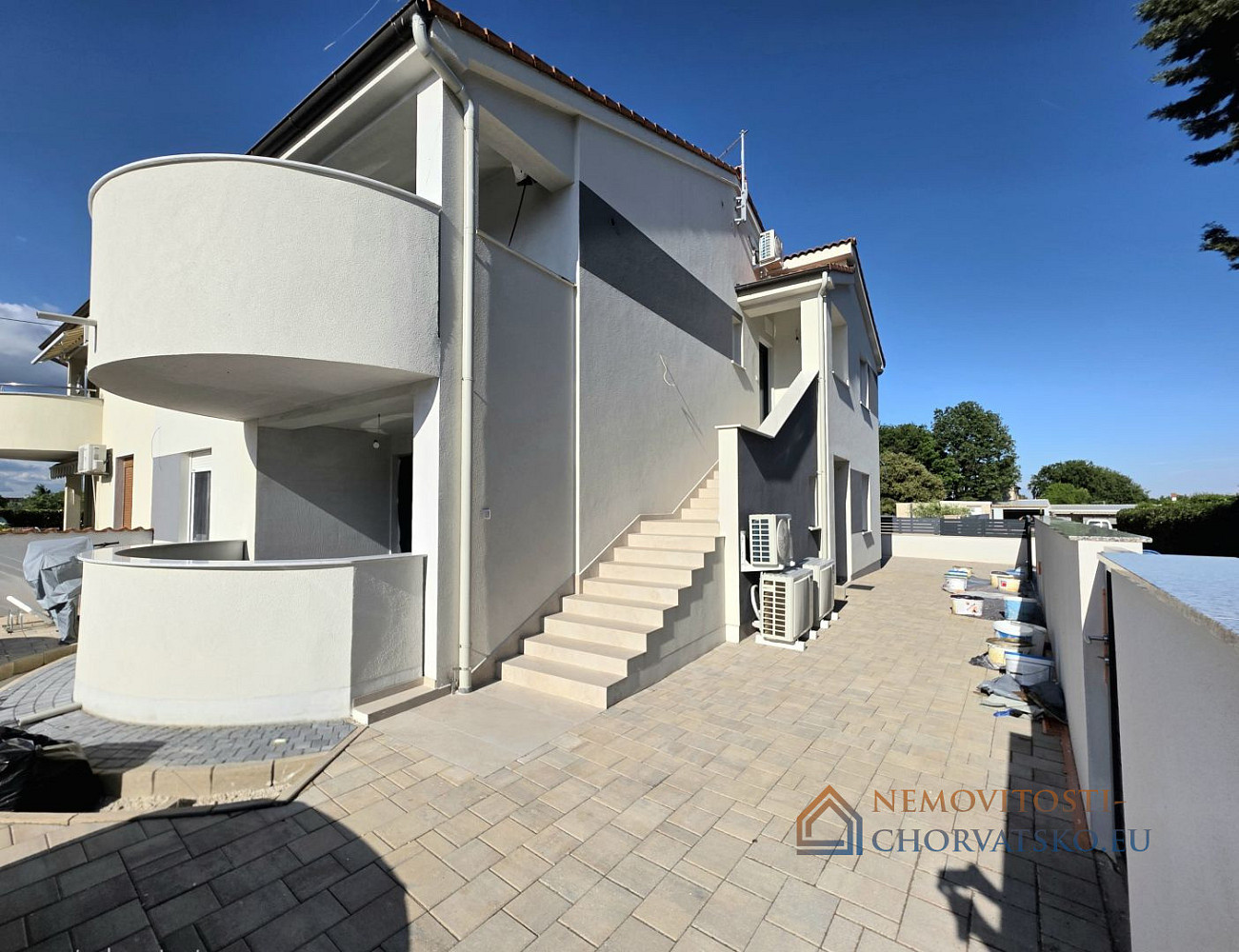 Prodej domu 195 m² s pozemkem 305 m² - Widok 3