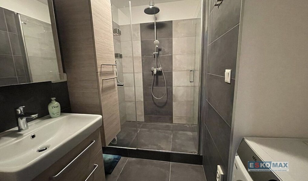 Pronájem bytu 4+1 74 m², Břeclav – náhled fotky 9