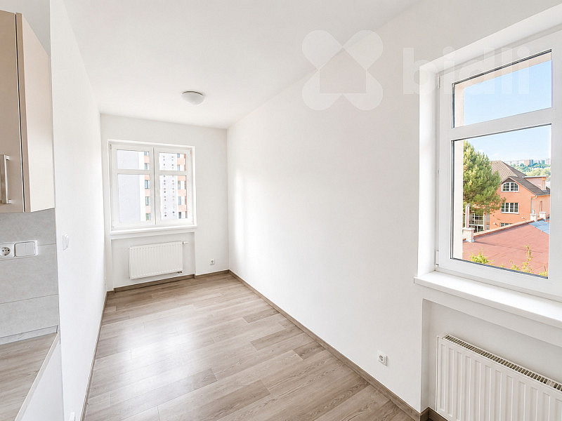 Pronájem kanceláře 168 m²