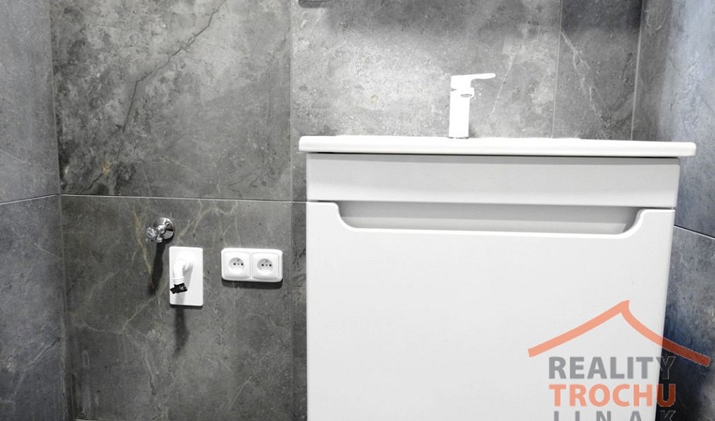 Pronájem bytu 1+1 38 m², Hradec Králové – náhled fotky 11