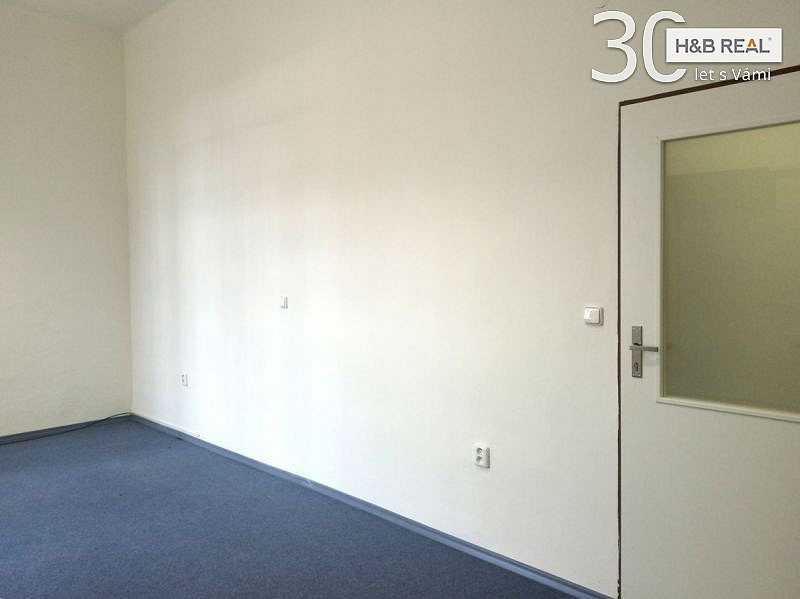 Pronájem kanceláře 40 m² – fotografie 3