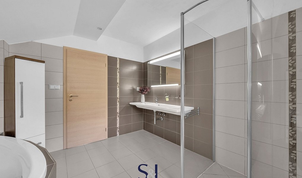 Prodej domu 363 m² s pozemkem 2 239 m², Turnov – náhled fotky 28