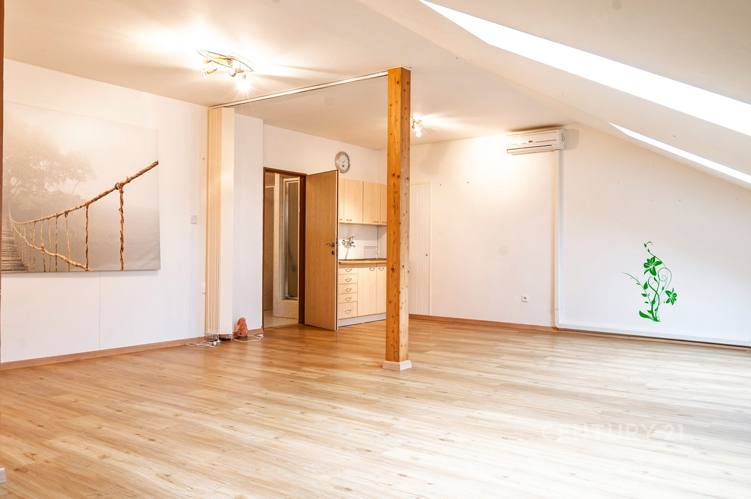 Pronájem obchodních prostor 82 m²