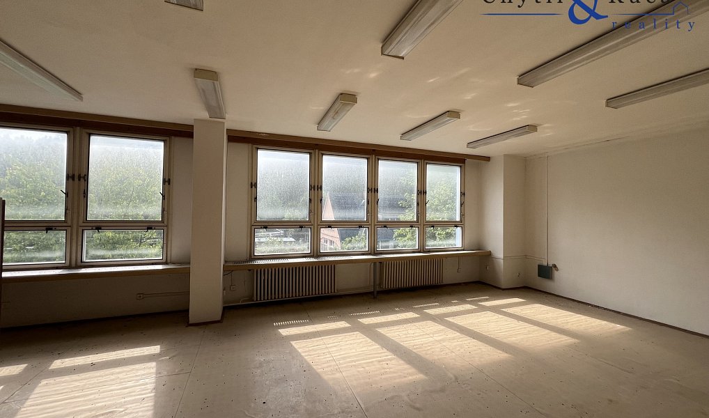 Prodej skladovacích prostor 2 156 m², Vsetín – náhled fotky 2