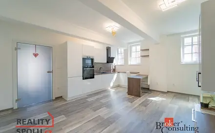 Pronájem bytu 2+kk 55 m², Náměstí G. Karse, Kralupy nad Vltavou, okres Mělník