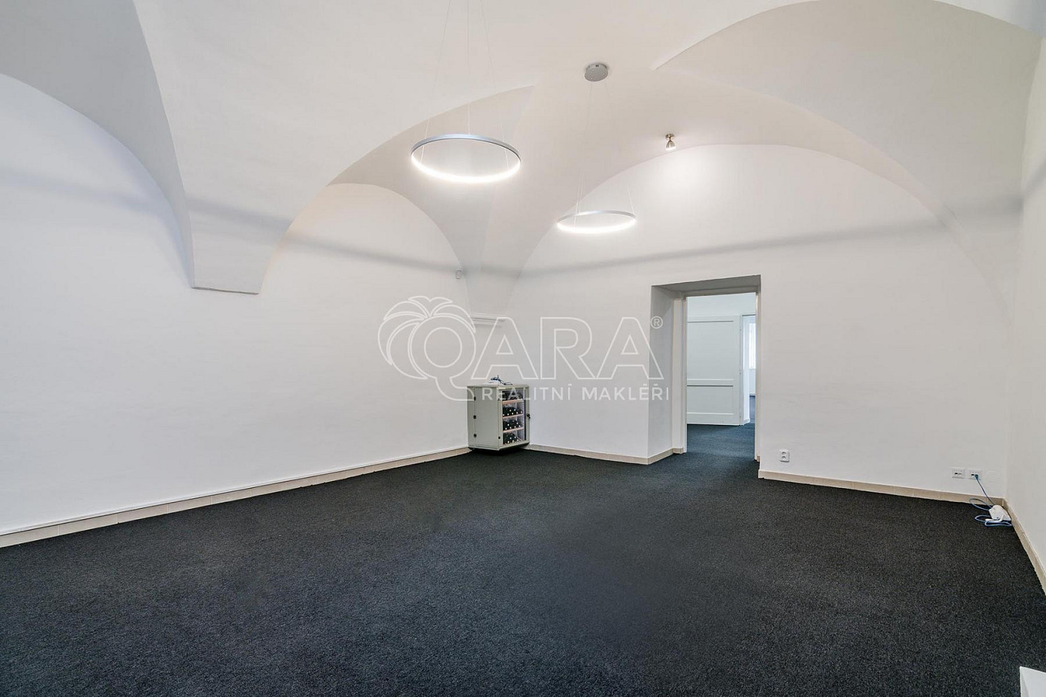 Pronájem kanceláře 168 m² – fotografie 3