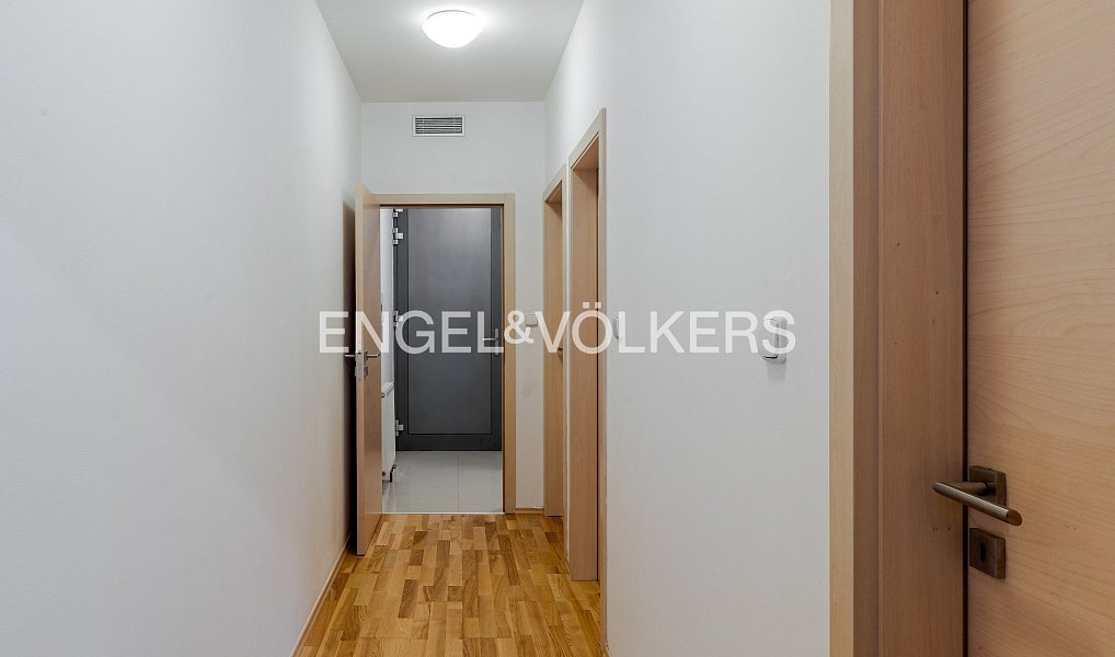 Pronájem bytu 2+kk 57 m², Praha – náhled fotky 8