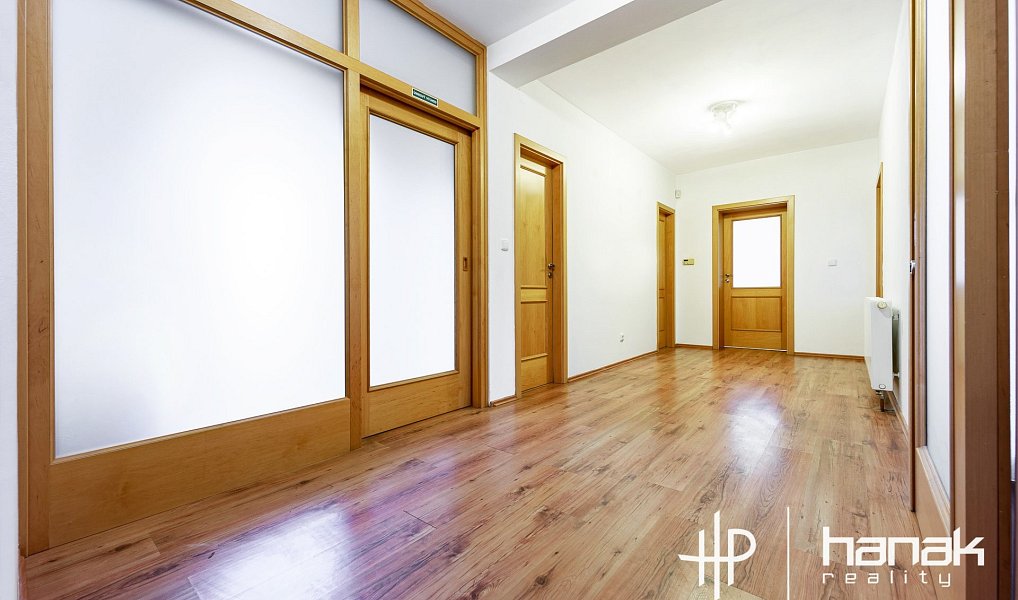 Prodej domu 259 m² s pozemkem 2 016 m², Strančice – náhled fotky 6