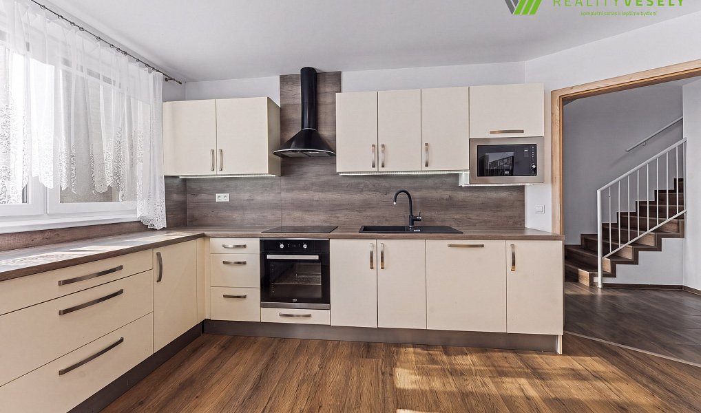 Prodej domu 180 m² s pozemkem 378 m², Ždánice – náhled fotky 2
