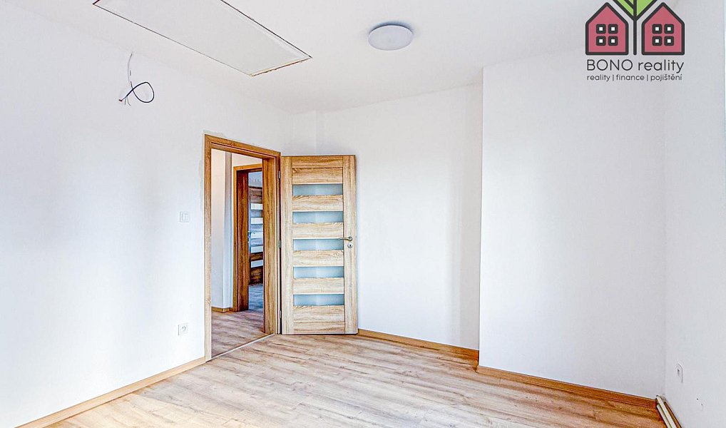 Pronájem bytu 3+1 69 m², Trmice – náhled fotky 8