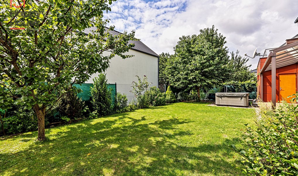 Prodej domu 200 m² s pozemkem 408 m², Praha – náhled fotky 3
