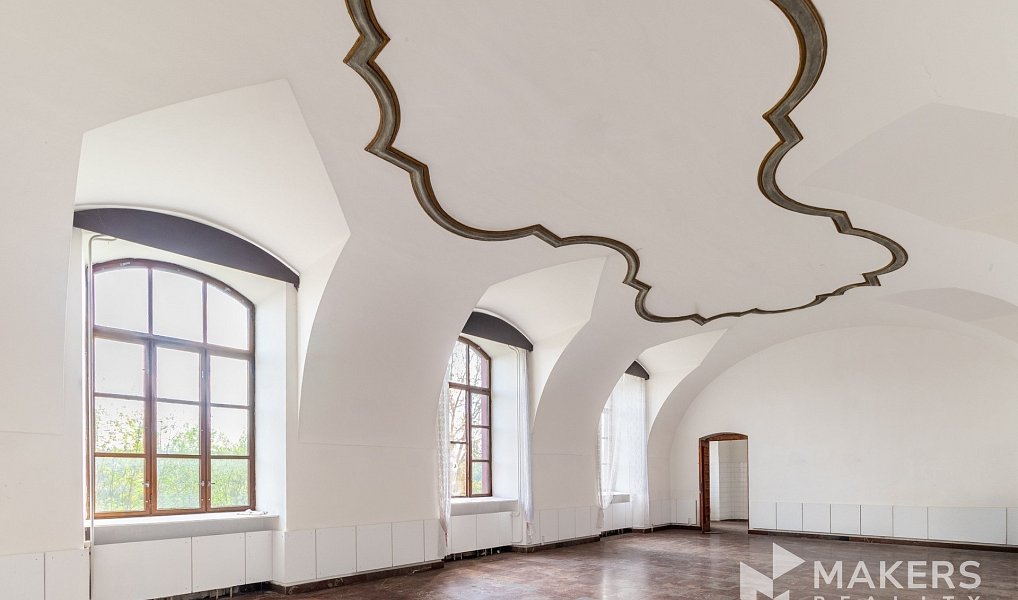 Prodej ubytovacího objektu 2 100 m², Manětín – náhled fotky 8
