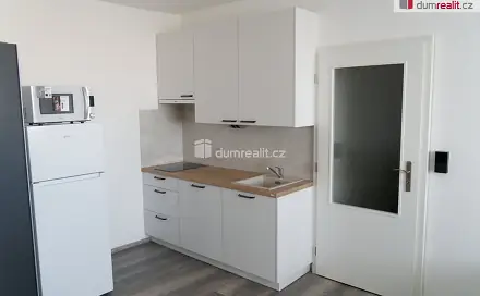 Pronájem bytu 1+kk 32 m², Děčínská, Praha 8 - Střížkov