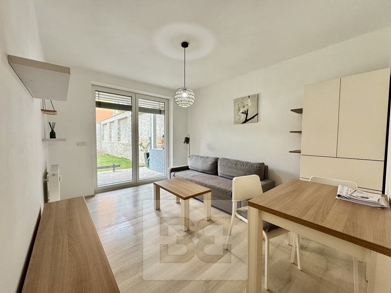 Pronájem bytu 1+kk 40 m² – pohled 2
