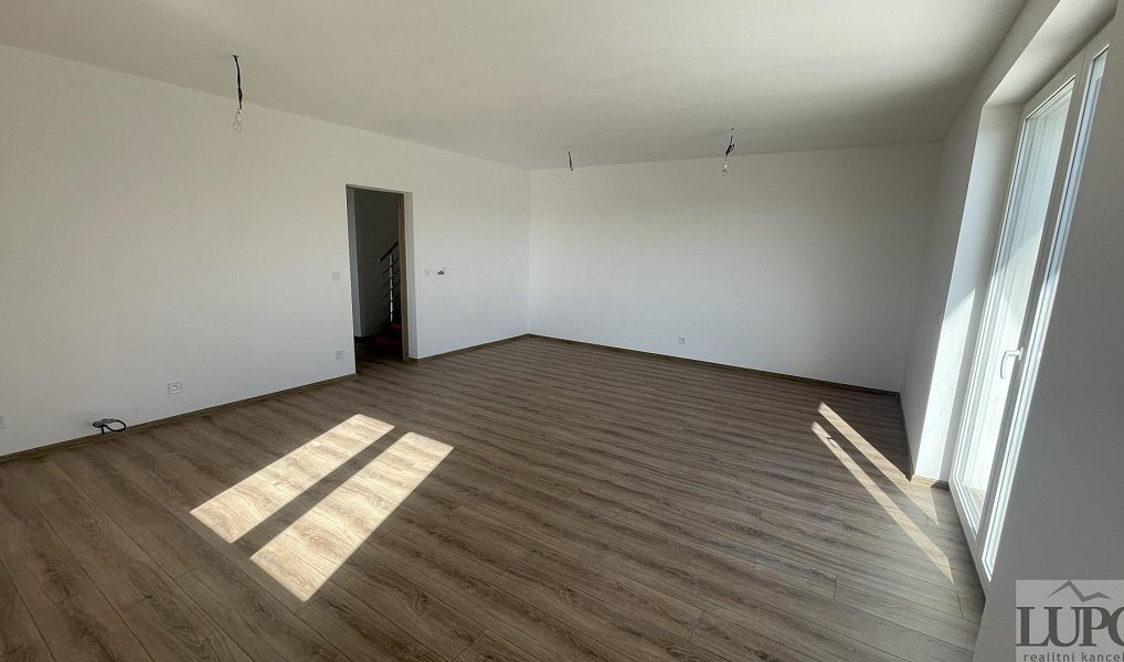 Prodej domu 128 m² s pozemkem 400 m², Postřižín – náhled fotky 3