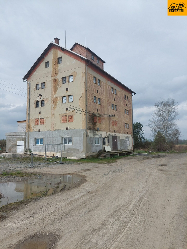 Prodej skladovacích prostor 2 771 m²