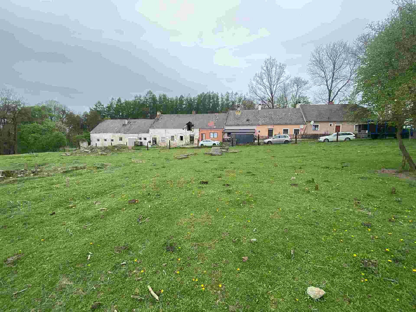 Prodej stavebního pozemku 1 242 m²
