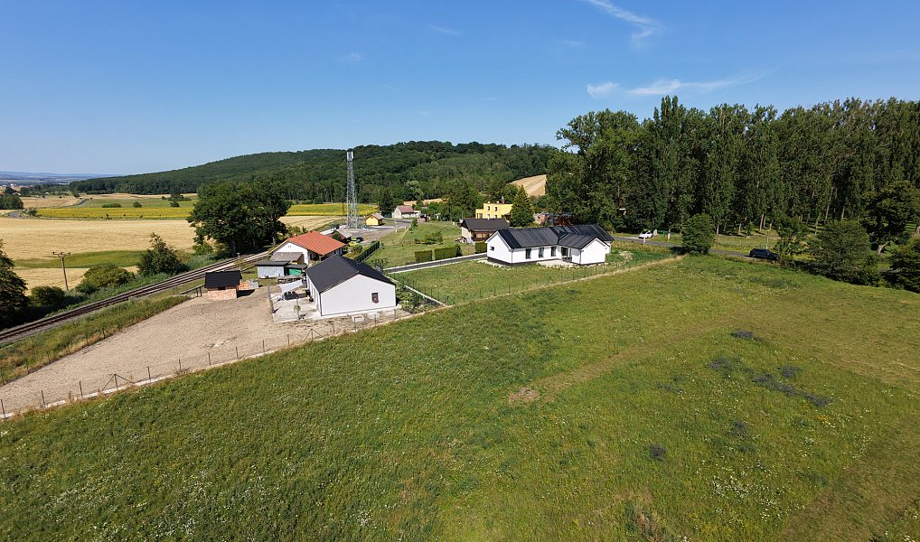 Prodej stavebního pozemku 2 612 m², Domousnice – náhled fotky 3