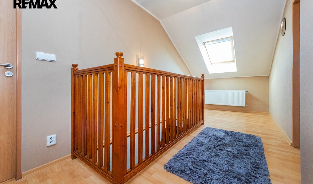 Prodej ubytovacího objektu 309 m², Kněževes – náhled fotky 29