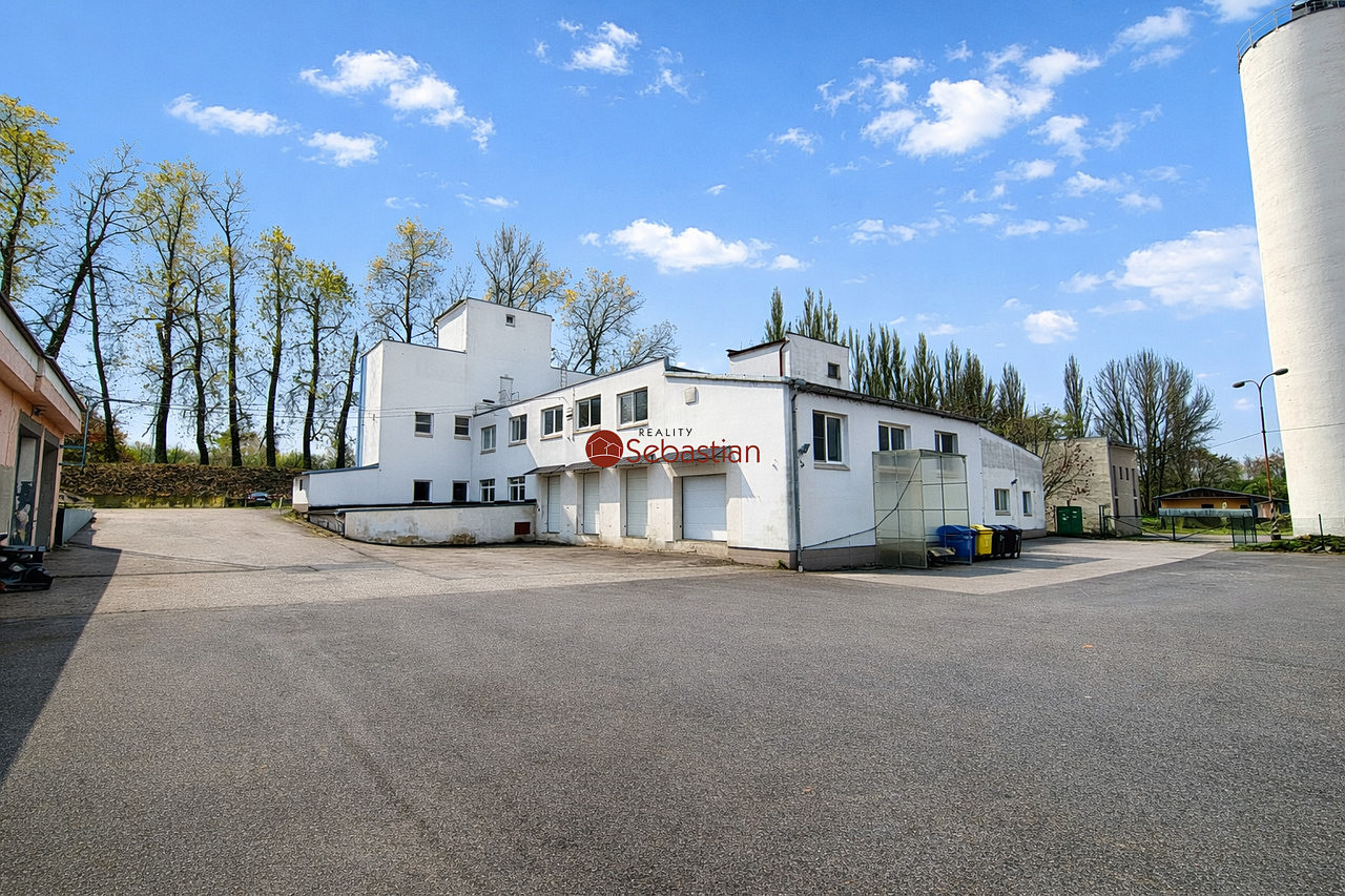 Pronájem výrobních prostor 1 930 m² — photo 2