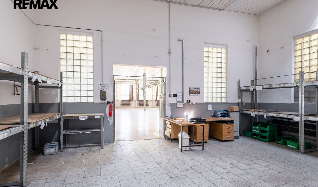 Prodej výrobních prostor 1 115 m², Nové Hrady – náhled fotky 14