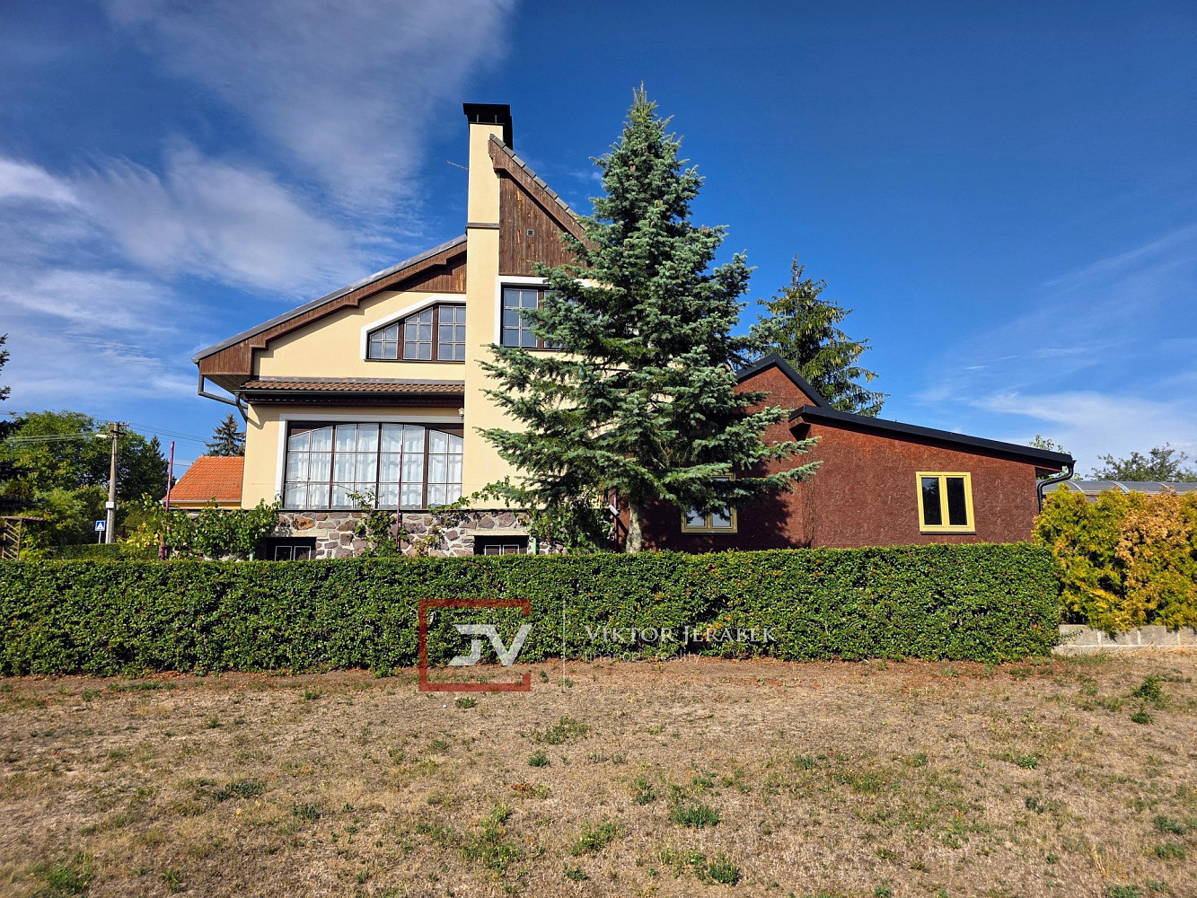 Prodej domu 270 m² s pozemkem 1 145 m²