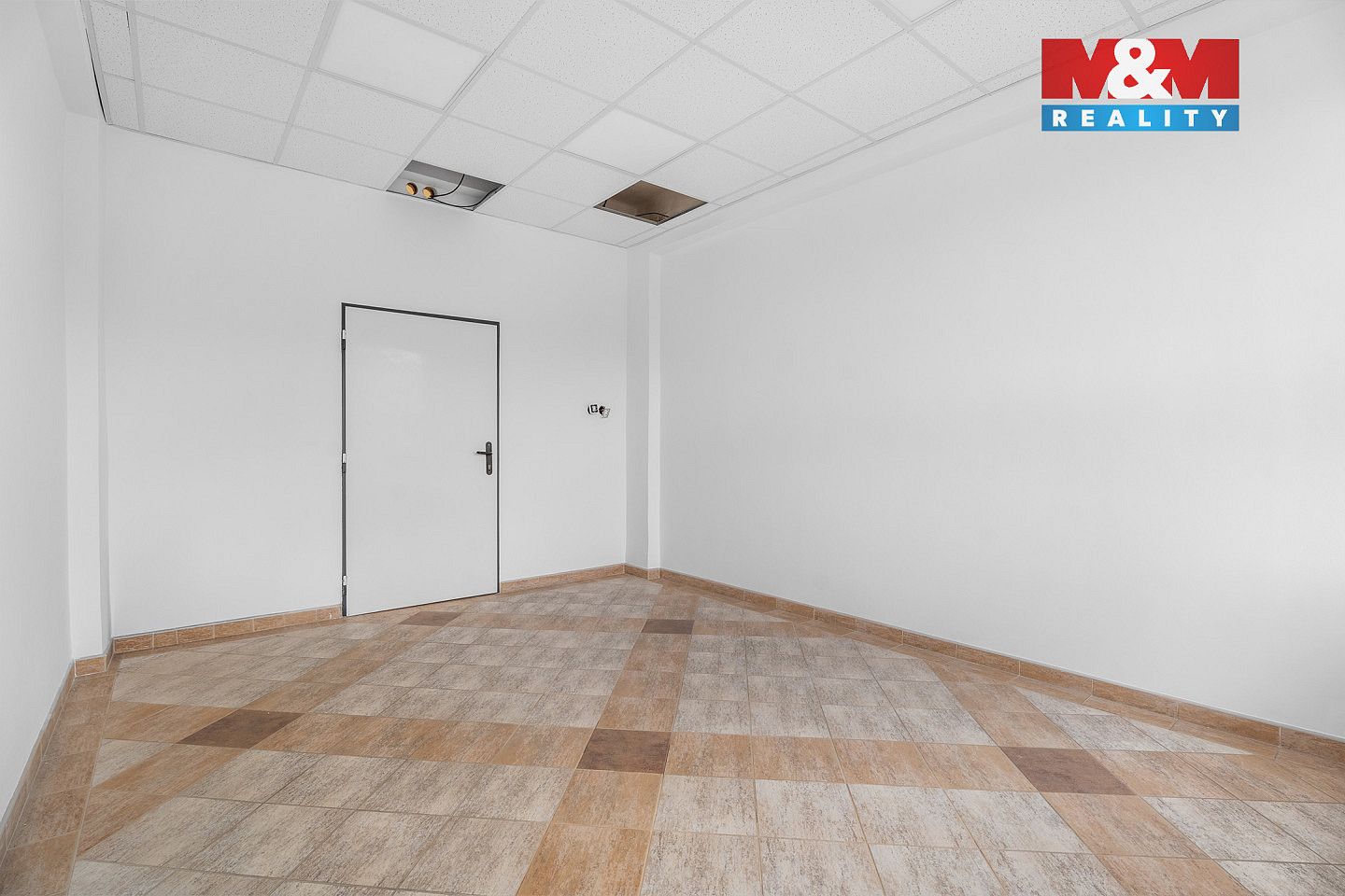 Pronájem kanceláře 247 m² — photo 3