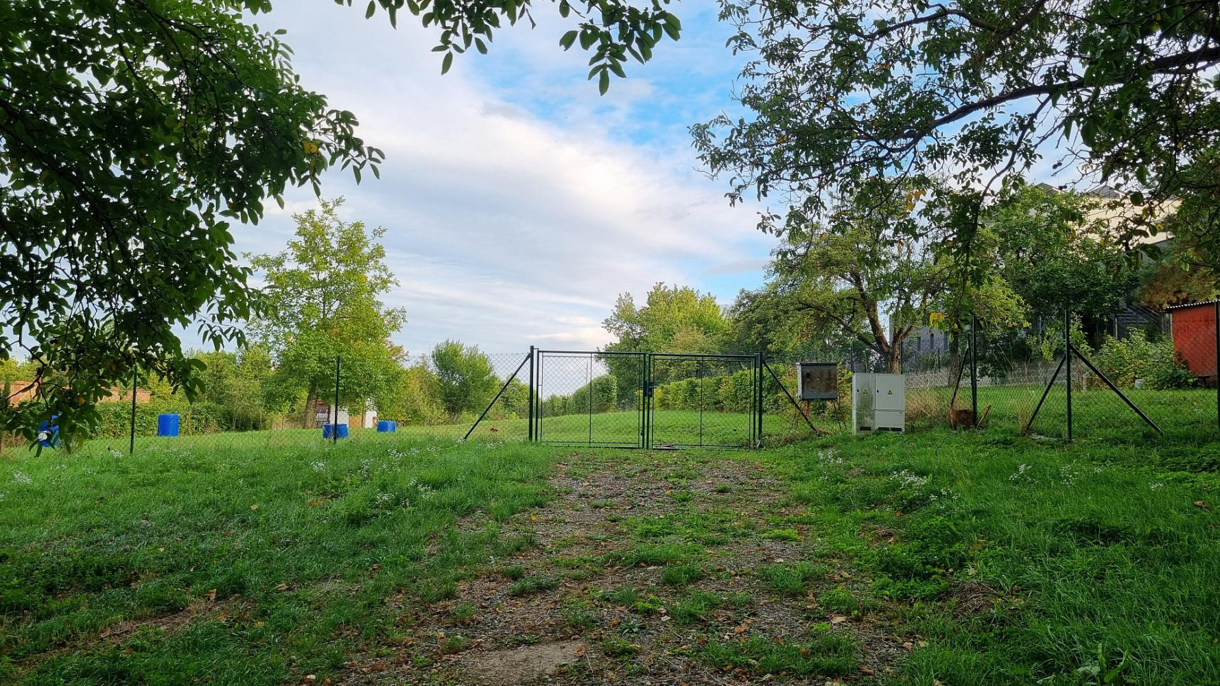 Prodej stavebního pozemku 3 197 m² – fotografie 2