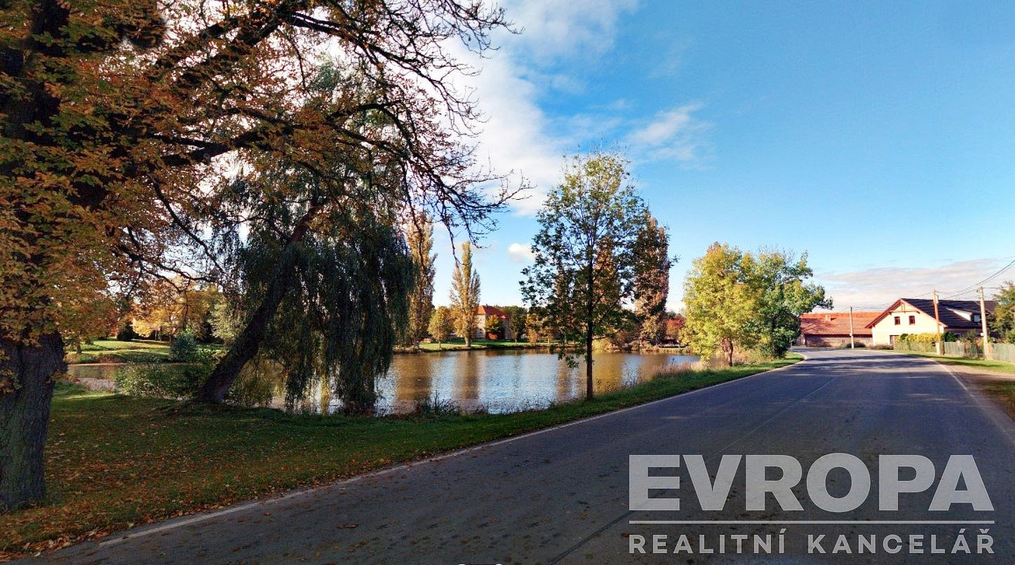 Prodej stavebního pozemku 1 300 m²