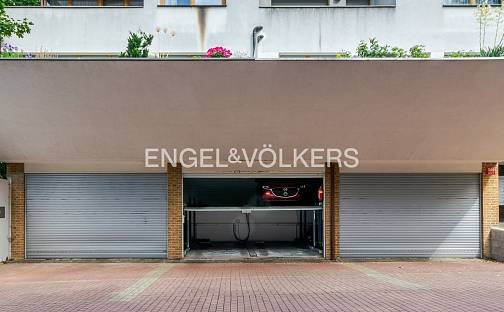 Garážové stání v zakladači na Smíchově, Pod Hybšmankou, Praha 5 - Smíchov