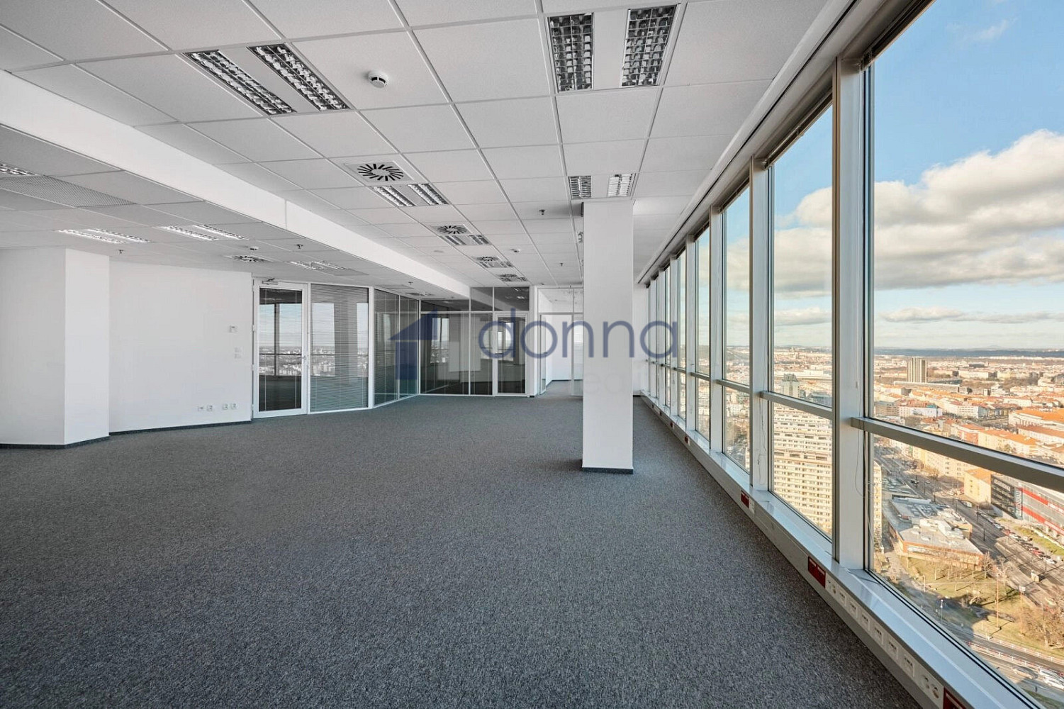 Pronájem kanceláře 100 m² – fotografie 4