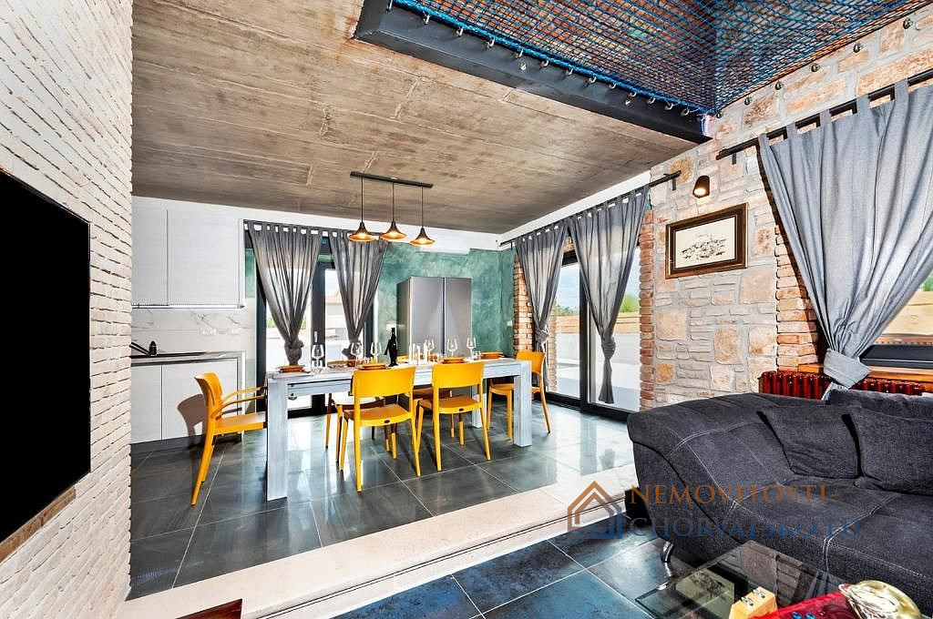Prodej domu 200 m² s pozemkem 600 m² - Fler