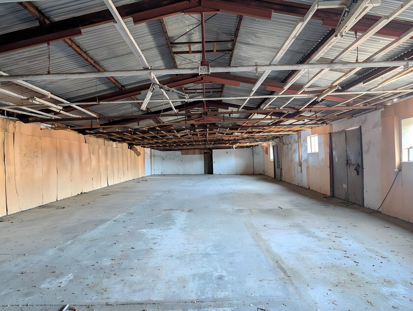 Podnikatelský areál 3.300 m² v Liberci, u silnice České mládeže / Dubice