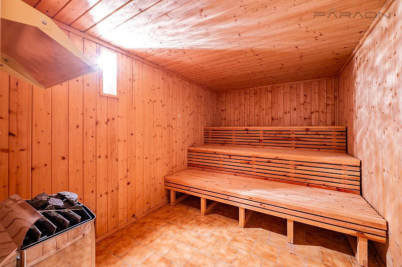 Pronájem kanceláře 350 m² – fotografie 4