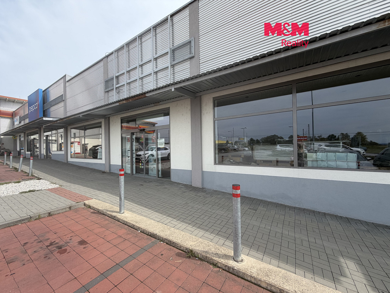 Pronájem obchodních prostor 420 m²